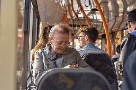 Какие льготы на проезд в общественном транспорте положены пенсионерам